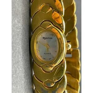 Vintage Majestron Model No. 91682 Gold Tone Oval Bracelet Quartz Watch